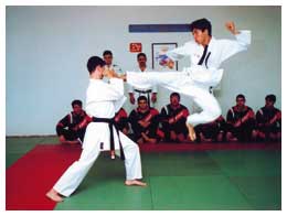 Un allenamento fra Karateka del Centro Sportivo Carabinieri.