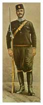 L'uniforme della Gendarmeria cretese disegnata dal tenente dei Carabinieri Spagnolini.