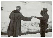 Monte Stol, 1916 (1^ Guerra Mondiale): un appuntato dei Carabinieri in servizio di ordinanza espressa recapita un messaggio al generale Luigi Cadorna, Capo di Stato Maggiore dell'Esercito.
