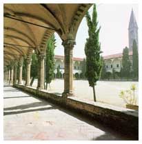 'Monastero Nuovo' di S.Maria Novella, a Firenze, ospita la Scuola Allievi Sottufficiali dei Carabinieri (ora Scuola Marescialli e Brigadieri).