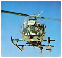 Elicottero in esercizio di soccorso alpino nel 1972. L'Arma attualmente dispone di 13 Nuclei Elicotteri dislocati in tutta Italia.