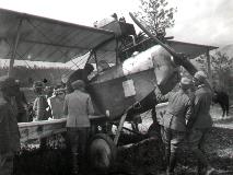 Carabiniere di vigilanza ad un Albatros catturato Lentì 19-5-1917