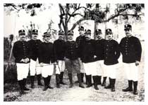 Tripoli (1912): un ufficiale e alcuni sottufficiali del contingente dell'Arma in Libia.