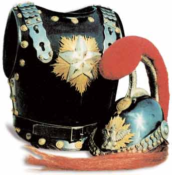 Corazza ed elmo da Carabinieri Guardie del re (Corazzieri) adottati dopo quelli utilizzati a Firenze nel 1868 in occasione delle nozze del principe Umberto.