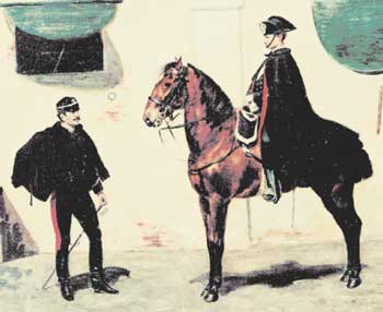 Ufficiale è in uniforme ordinaria con 'spencer' e carabiniere in tenuta di servizio a cavallo con mantello e pellegrina.
