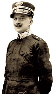 Maresciallo Francesco Nieddu in piccola uniforme da cavallo con sciabola modello 1871