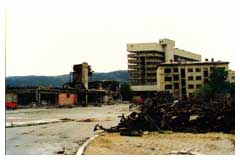 Mostar, aprile 1996: case distrutte dalle bombe nel quartiere Musulmano.